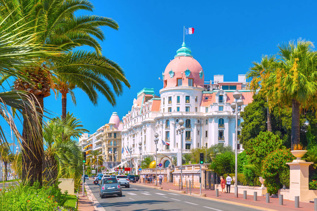 L'Hôtel Negresco sur la Promenade des Anglais à Nice — Peak Patrimoine, cabinet de gestion de patrimoine à Nice