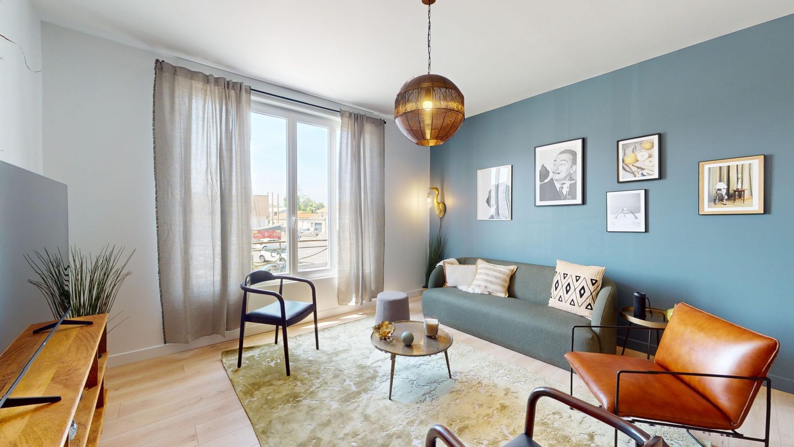 Séjour d'une colocation de 7 chambres rénovée par Colosséum Invest à Bordeaux